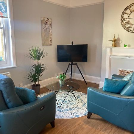Stylish Flat In Yeovil Somerset Buitenkant foto