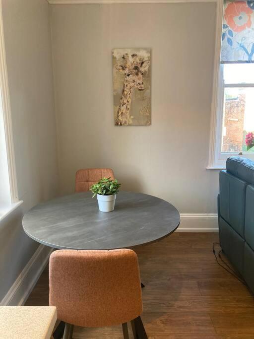 Stylish Flat In Yeovil Somerset Buitenkant foto