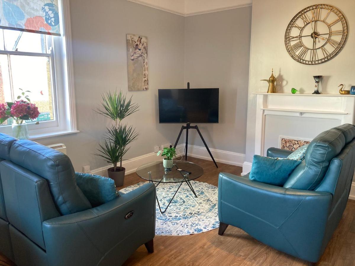 Stylish Flat In Yeovil Somerset Buitenkant foto