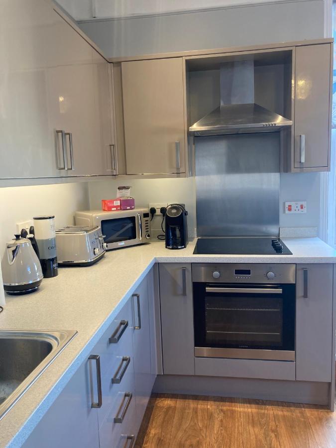 Stylish Flat In Yeovil Somerset Buitenkant foto
