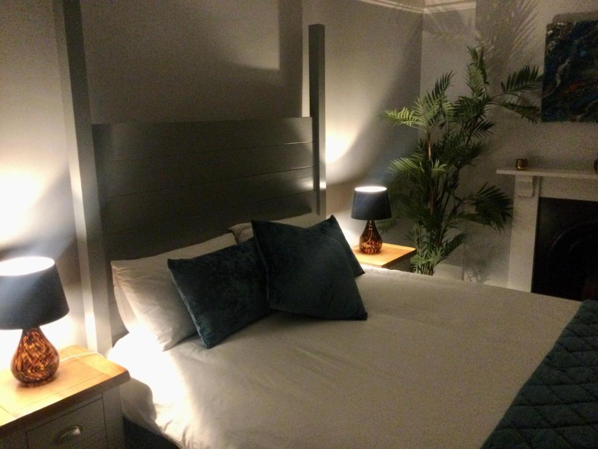 Stylish Flat In Yeovil Somerset Buitenkant foto